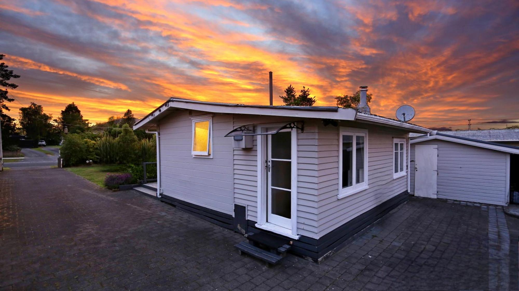 Cosy Lockwood In Town Villa Taupo Kültér fotó